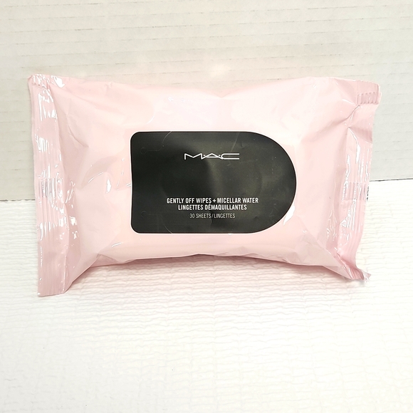 MAC Cosmetics Gently Off Wipes - Picture 1 of 3